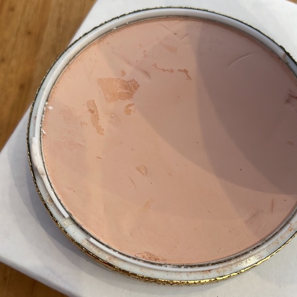 Vintage 60s Avon Cameo Compact Mirror With Pressed Powder Refillable 2.5” - Picture 5 of 9